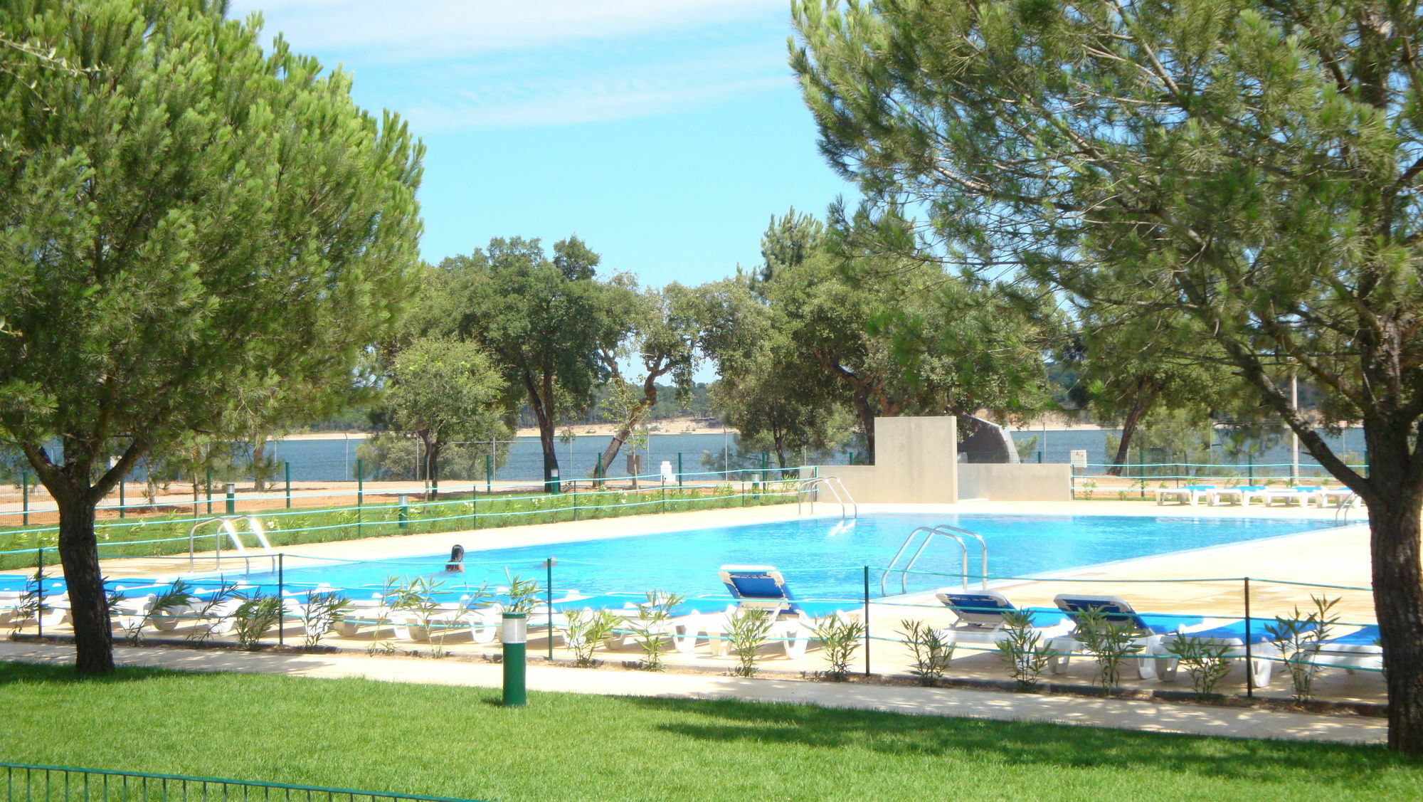 Hotel Parque De Campismo Orbitur Montargil Extérieur photo